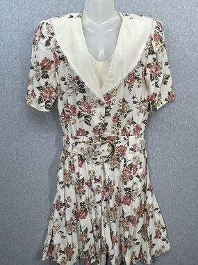 Vintage 80s Breakin' Loose Floral Pattern Romper Jumpsuit/Playsuit with Belt